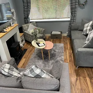 Holiday home Large Home, Close To Bhx, Nec, Jlr, 4 Double Beds!, Birmingham