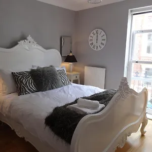 https://burlington-beach-apartments.brighton-hotels-england.com